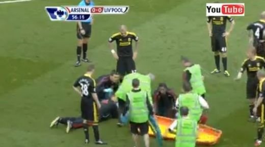 VIDEO: Carragher a speriat toata Anglia: a stat 10 minute la pamant. Vezi ce i s-a intamplat: