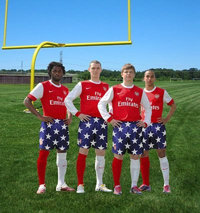 Americanii lovesc in Anglia: Arsenal isi schimba numele in Assenal, armata a intrat cu forta ca sa ia clubul! SUPER FOTO:_17