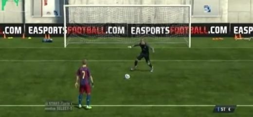 VIDEO FABULOS! Cel mai mare BUG din istoria FIFA! Portarul fuge in tribune la penalty si patineaza ca nebunul pana in poarta adversa