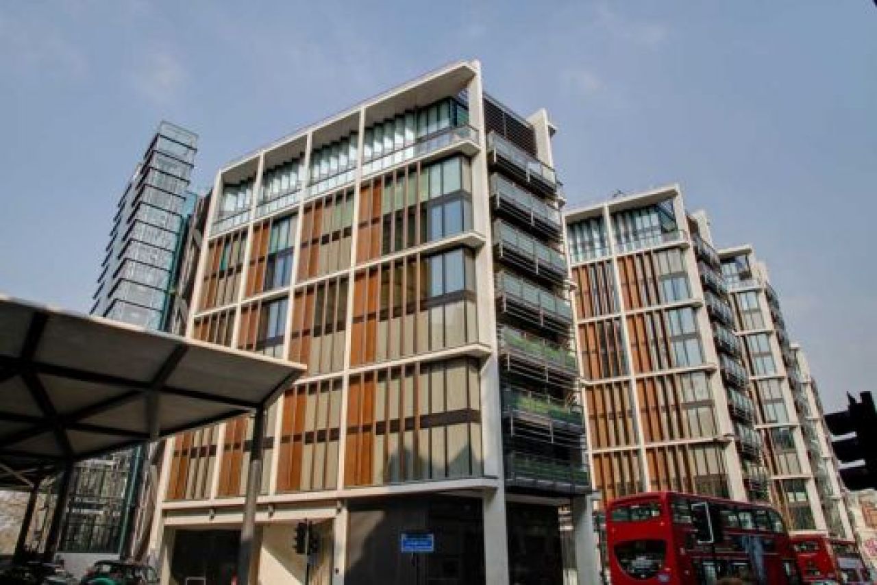 FOTO! Patronul lui Lucescu l-a facut PRAF pe Abramovic! In loc sa-si faca echipa de 5 stele si-a luat apartament de 200 de milioane de euro in Londra!_5