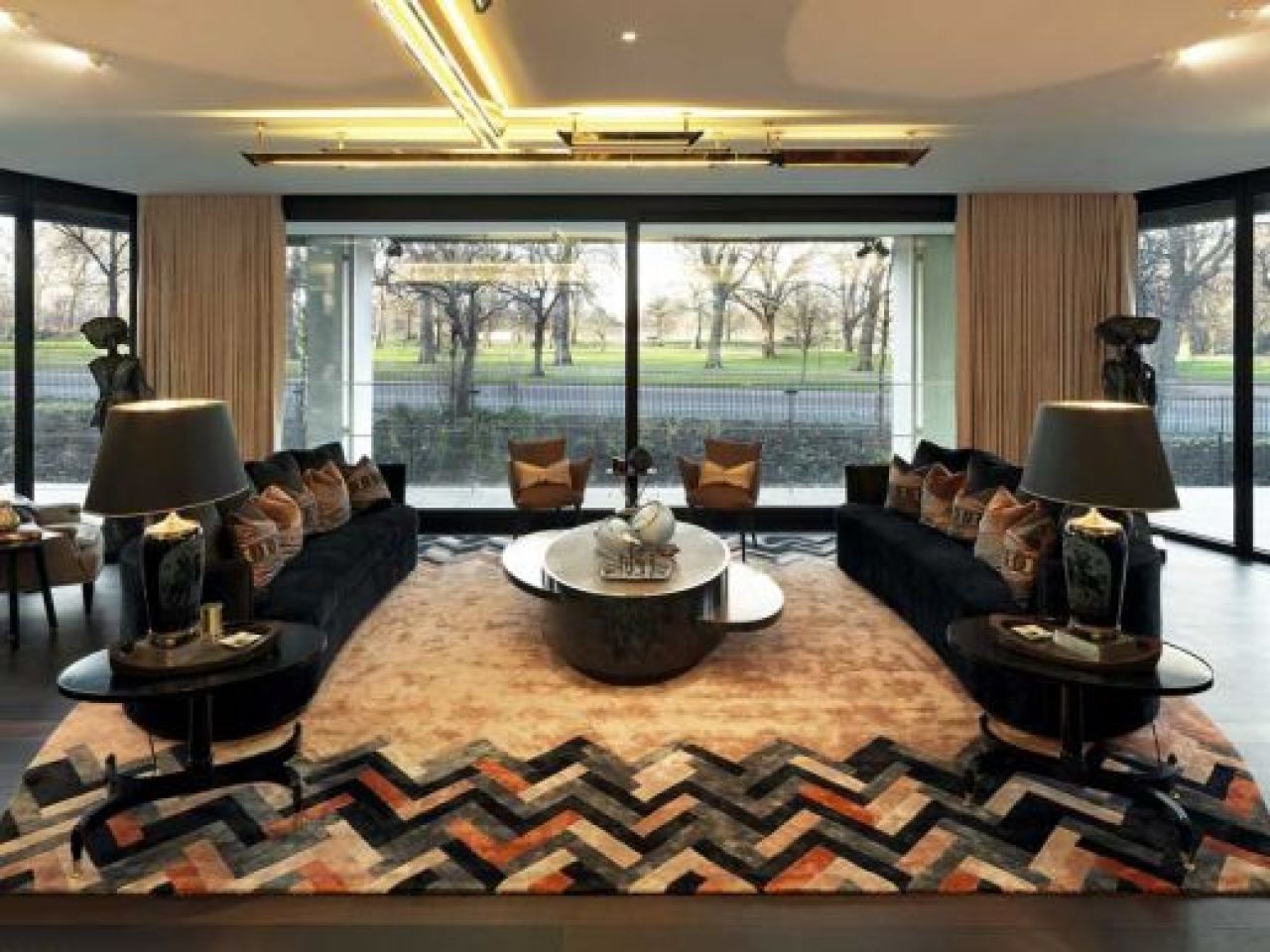 FOTO! Patronul lui Lucescu l-a facut PRAF pe Abramovic! In loc sa-si faca echipa de 5 stele si-a luat apartament de 200 de milioane de euro in Londra!_22
