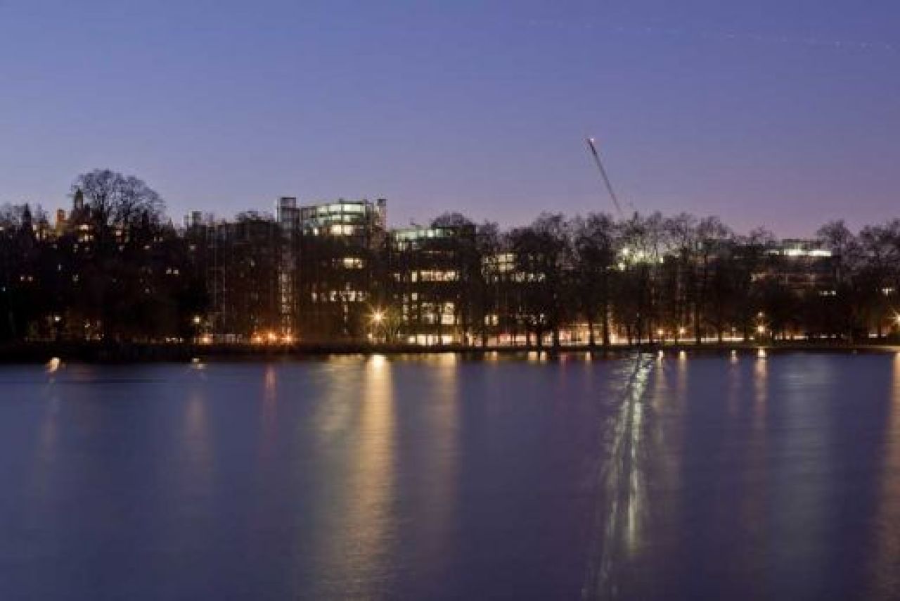 FOTO! Patronul lui Lucescu l-a facut PRAF pe Abramovic! In loc sa-si faca echipa de 5 stele si-a luat apartament de 200 de milioane de euro in Londra!_27