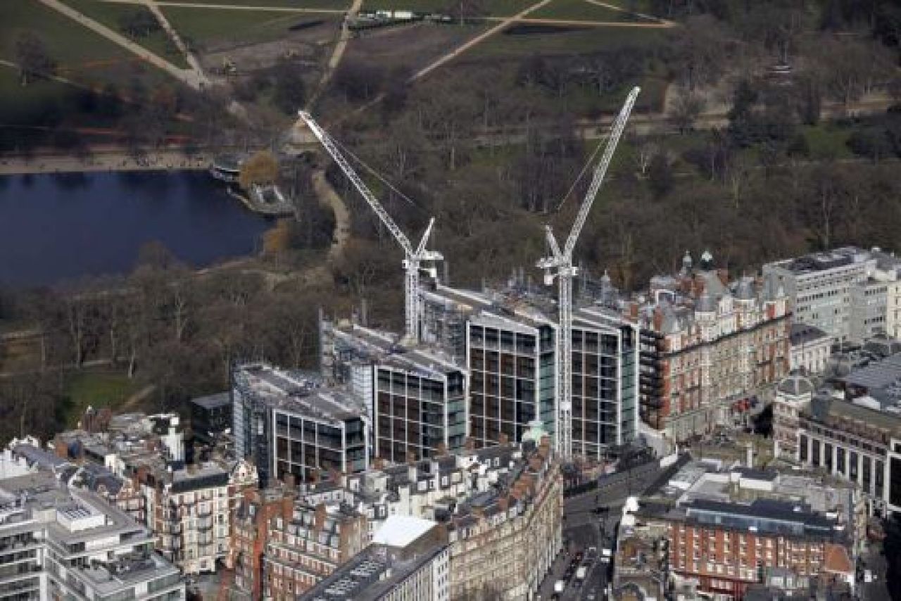 FOTO! Patronul lui Lucescu l-a facut PRAF pe Abramovic! In loc sa-si faca echipa de 5 stele si-a luat apartament de 200 de milioane de euro in Londra!_28
