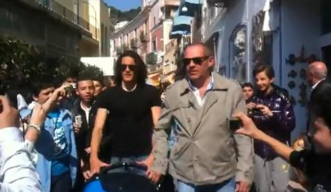 VIDEO: Cavani, iubit mai mult decat Maradona la Napoli? Cum a reactionat killer-ul Stelei cand a auzit Forza Milan :