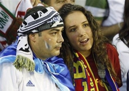 Pe Mestalla a inceput RAZBOIUL! Gestul incredibil al fanilor catalani la intonarea imnului Spaniei: