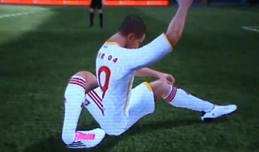 VIDEO MONUMENTAL! O noua eroare de necrezut in FIFA 11: Jucatorul care s-a dezmembrat dupa ce a ratat un penalty!