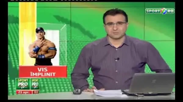 John Cena a dat sute de autografe pe aeroport! Cum i-a impresionat pe fanii din Romania: