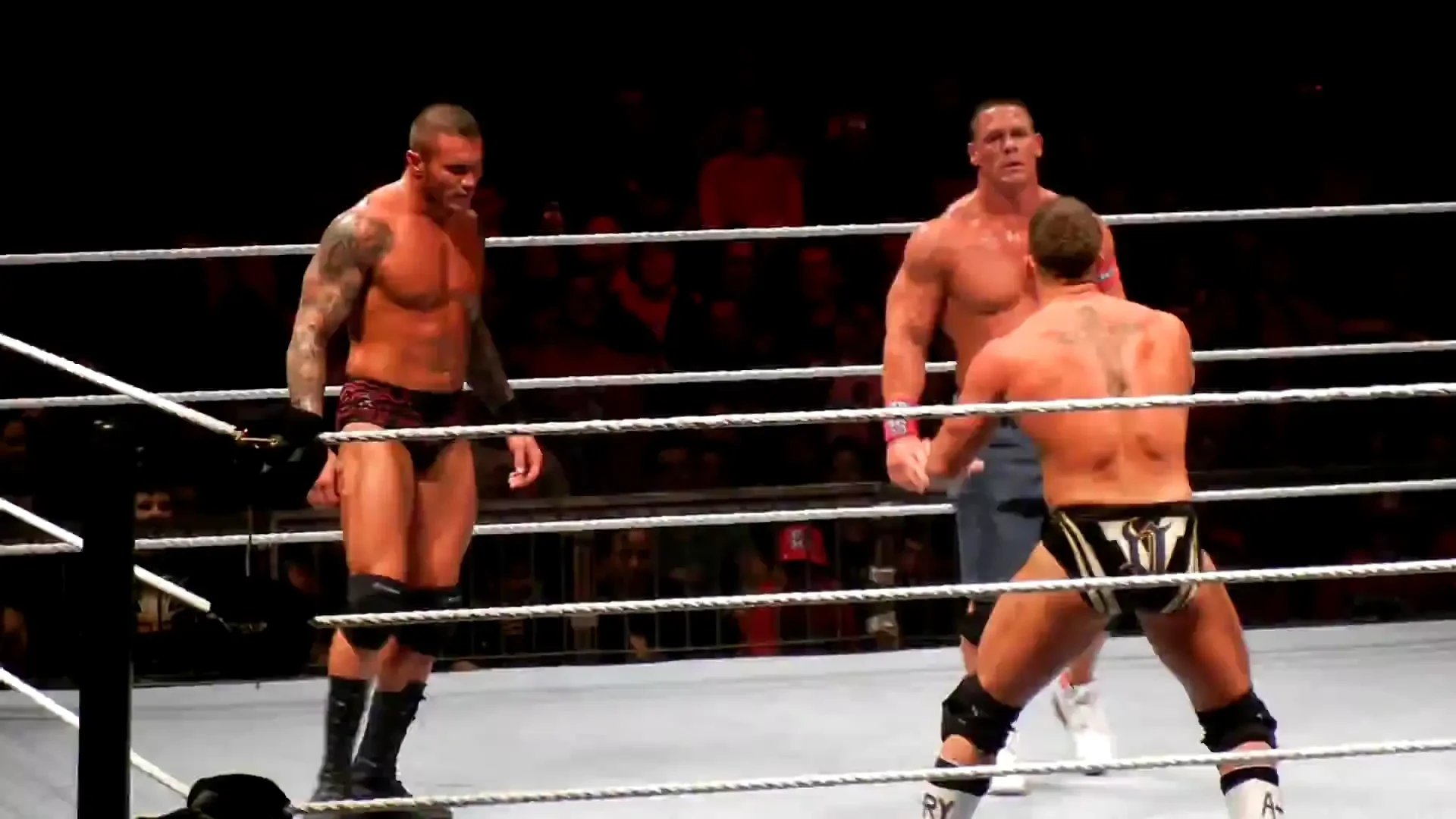 INCENDIAR! John Cena si Randy Orton au innebunit fanii din Romania la Polivalenta! VIDEO