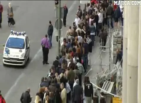 Mii de suporteri s-au calcat in picioare la portile stadionul Bernabeu! Ce surpriza au gasit in muzeul Realului: