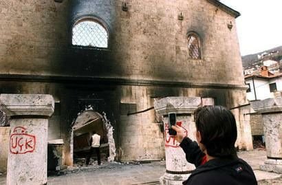 Gazon denivelat, tribune incendiare si un oras bombardat! Romania, prima nationala care joaca in Kosovo! IMAGINILE DEZASTRULUI:_8