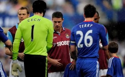 Wayne Bridge NU uita si NU iarta! L-a ignorat pe John Terry din nou inainte de startul derby-ului Londrei! VIDEO