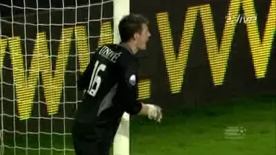 12 jucatori asteptau sa cada mingea din cer! EL a gandit cu o secunda mai repede si a inscris un SUPER GOL!