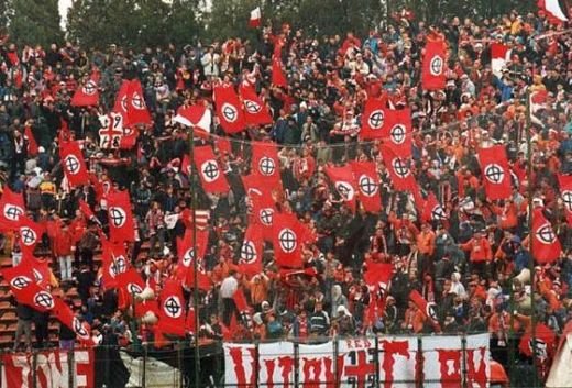 Mesaje subtile, ironice sau socante! Ultrasii au ridicat derby-ul la rang de ARTA! TOP 30 cele mai tari coregrafii din istorie:_2