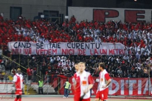 Mesaje subtile, ironice sau socante! Ultrasii au ridicat derby-ul la rang de ARTA! TOP 30 cele mai tari coregrafii din istorie:_13