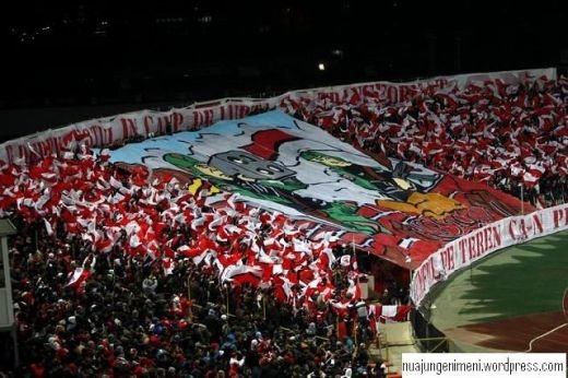 Mesaje subtile, ironice sau socante! Ultrasii au ridicat derby-ul la rang de ARTA! TOP 30 cele mai tari coregrafii din istorie:_16