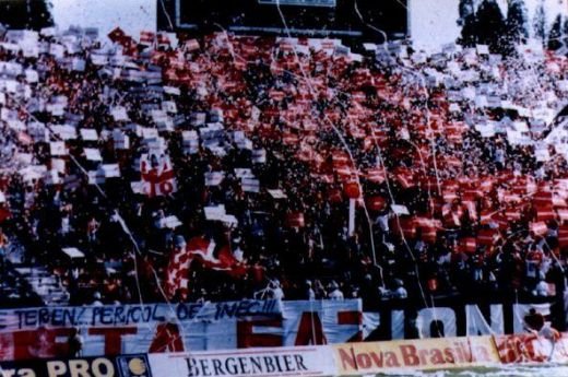 Mesaje subtile, ironice sau socante! Ultrasii au ridicat derby-ul la rang de ARTA! TOP 30 cele mai tari coregrafii din istorie:_21