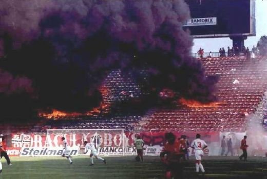 Mesaje subtile, ironice sau socante! Ultrasii au ridicat derby-ul la rang de ARTA! TOP 30 cele mai tari coregrafii din istorie:_23