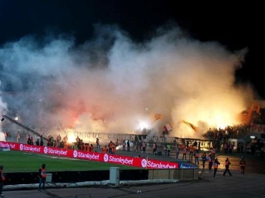 Mesaje subtile, ironice sau socante! Ultrasii au ridicat derby-ul la rang de ARTA! TOP 30 cele mai tari coregrafii din istorie:_24