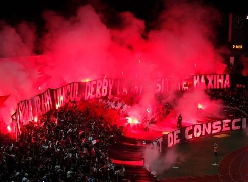 Mesaje subtile, ironice sau socante! Ultrasii au ridicat derby-ul la rang de ARTA! TOP 30 cele mai tari coregrafii din istorie:_34