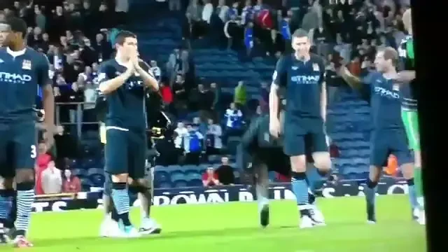 Glume de santier! Balotelli loveste din nou: i-a dat BOTEZUL lui Dzeko dupa gol!