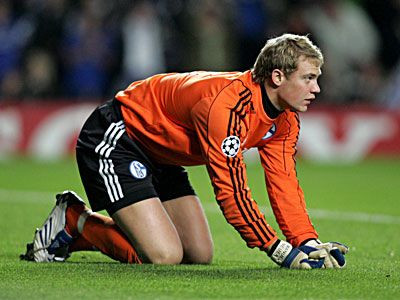 GIF-UL ZILEI: Portarul care l-a uimit pe Ferguson arunca mingea mai tare decat o degajeaza!