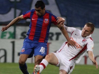 Nu i-au iertat pentru bataia cu Dinamo! Cum i-au ironizat fanii pe jucatorii Stelei inainte de meciul cu Pandurii!