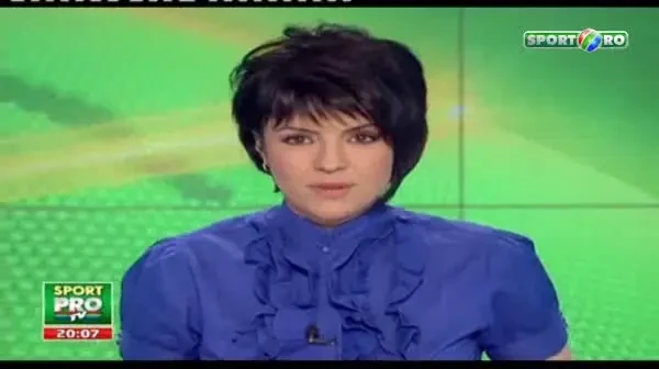 Bianca lui Cristea, cadou de ziua barbatilor... stelisti! Vezi cum i-a fluierat iubita sexy a Printului pe stelisti: