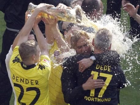 NEBUNIE in Germania! Dortmund a luat TITLUL dupa 9 ani in fata a 80.000 de fani! Vezi imagini de la sarbatoare_11