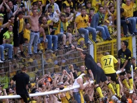 NEBUNIE in Germania! Dortmund a luat TITLUL dupa 9 ani in fata a 80.000 de fani! Vezi imagini de la sarbatoare_10