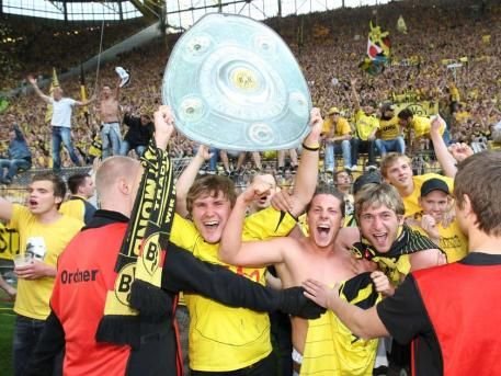 NEBUNIE in Germania! Dortmund a luat TITLUL dupa 9 ani in fata a 80.000 de fani! Vezi imagini de la sarbatoare_15