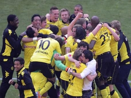 NEBUNIE in Germania! Dortmund a luat TITLUL dupa 9 ani in fata a 80.000 de fani! Vezi imagini de la sarbatoare_16