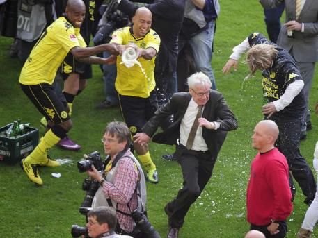 NEBUNIE in Germania! Dortmund a luat TITLUL dupa 9 ani in fata a 80.000 de fani! Vezi imagini de la sarbatoare_21