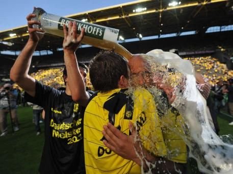 NEBUNIE in Germania! Dortmund a luat TITLUL dupa 9 ani in fata a 80.000 de fani! Vezi imagini de la sarbatoare_26