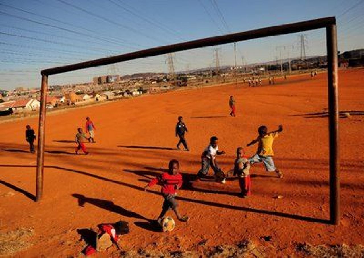 ANALIZA: De la saracia africana la traficanti si cocalari! Afla traseul TIPIC si unde se rateaza fotbalistul roman:_2