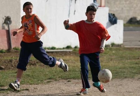 ANALIZA: De la saracia africana la traficanti si cocalari! Afla traseul TIPIC si unde se rateaza fotbalistul roman:_4