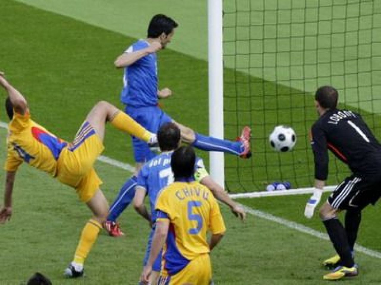 Nascuti campioni, pacat ca sunt romani! Cei 8 jucatori ale caror destine au fost NARUITE de o nationala incapabila:_2