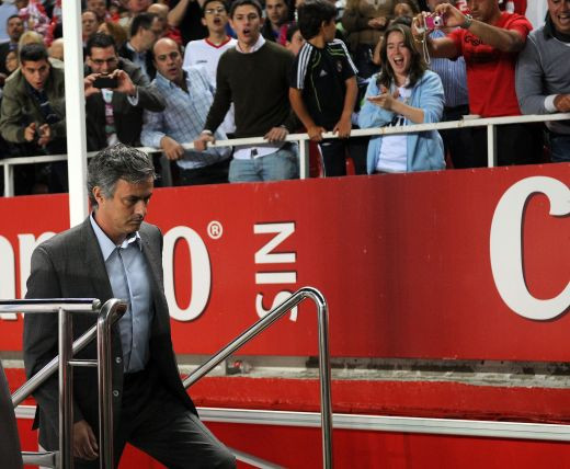 Mourinho a gasit super-jucatorul care poate sa o opreasca pe Barca! L-a mai antrenat si il trimite la schimb pe Kaka!