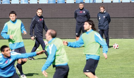 Olaroiu schimba TOT pentru a salva sezonul! Cum motiveaza o echipa cu moralul la pamant: