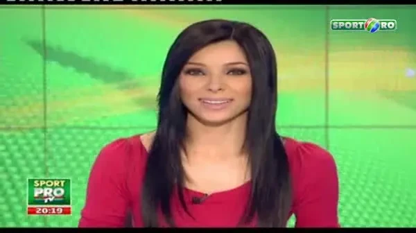 Bonjaski e roman :) Fetele de la Sexy Kombat sunt la picioarele lui Benjamin!