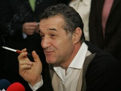 Becali: Olaroiu a dat doua telefoane, vorbea tactic, n-am inteles ce-a zis sa faca echipa! :)) De ce nu bate Steaua la Medias: