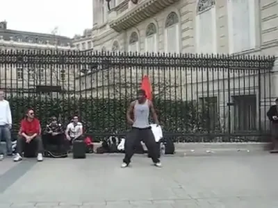 Danseaza BREAKDANCE cum n-ai mai vazut niciodata! Omul robot e noua senzatie a internetului! VIDEO: