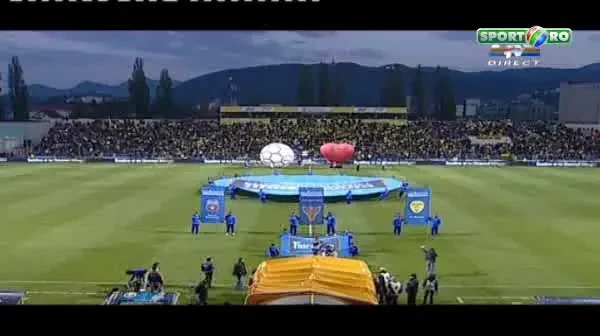 VIDEO: Coregrafie ca pe Nou Camp la Brasov! Cum i-au intimidat pe stelisti: