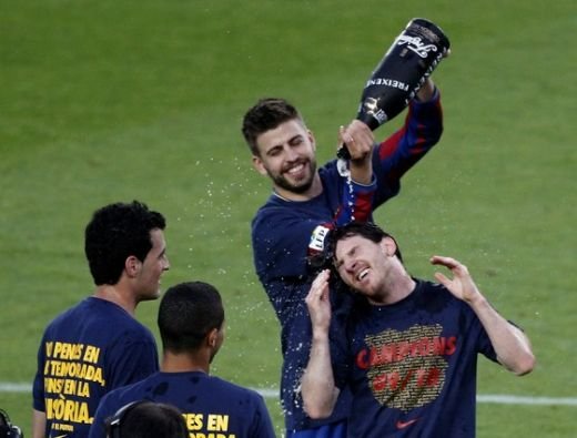 VIDEO: Catalanii au cantat Por que, por que, por queee? :)) Cum au sarbatorit jucatorii Barcelonei: