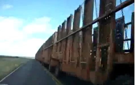 VIDEO FABULOS! E iluzie optica sau cea mai lunga masina din lume? CRIMA! Cum sa depasesti un tir lung cat zidul chinezesc