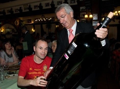 Iniesta si-a invitat fanii pe Faceoook la un pahar de vin de 