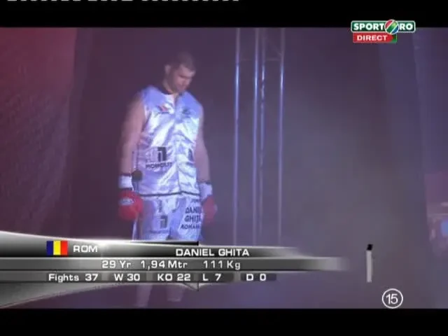 VIDEO: Vezi cum si-a bombardat Badr Hari adversarul! Ghita a castigat prin KO in prima repriza: