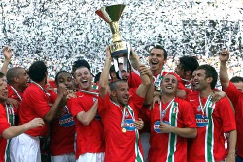 Este un nebun dar are 7 campionate in 8 ani, cu 5 echipe diferite! El este Campionul Campionilor:_5