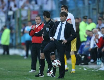 Uhrin OUT dupa COSMARUL de la Galati! Antrenorul care a dus-o pe Steaua la titlu dupa 4 ani vine la Poli!