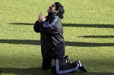 Lasati petrodolarii sa vina la el! Afla cu cat este platit Maradona la Al Wasl: