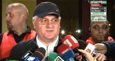 Mitica face misto de stelisti: M-a impresionat galeria de la Tg Mures! A fost in numar egal cu cea a Stelei :)
